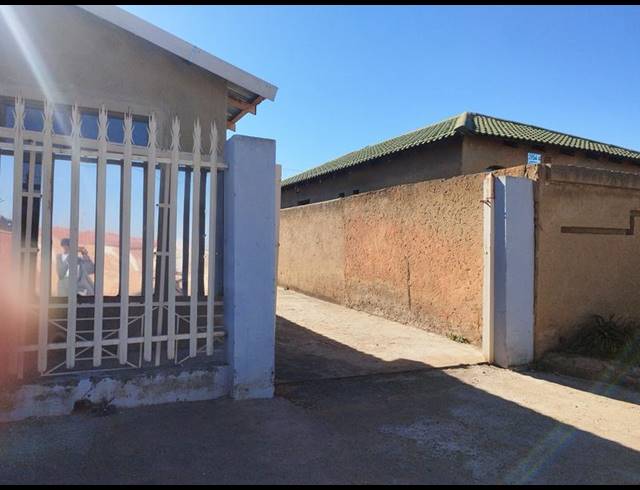 2 BEDROOM HOUSE FOR SALE IN MAPETLA